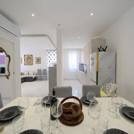 Apartamento Seaside - Sleeps 6 - Balcony *