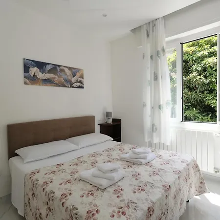 Seaside - Sleeps 6 - Balcony *