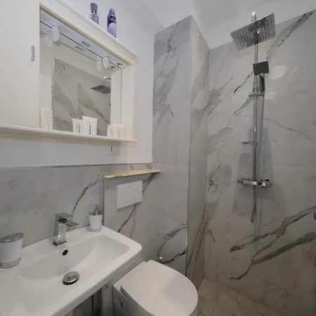 Apartman Seaside - Sleeps 6 - Balcony