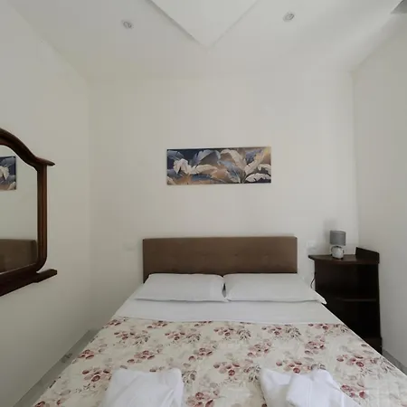Seaside - Sleeps 6 - Balcony Apartamento Rapallo