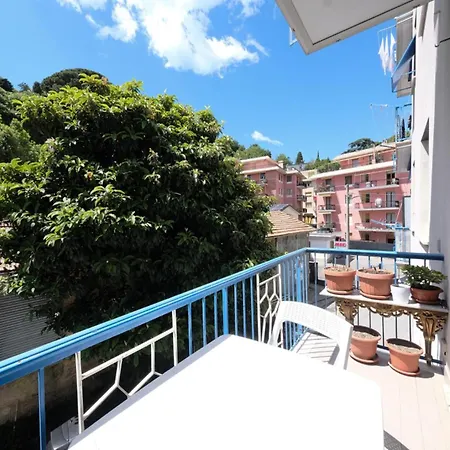 Seaside - Sleeps 6 - Balcony