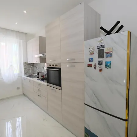 Seaside - Sleeps 6 - Balcony Apartman *